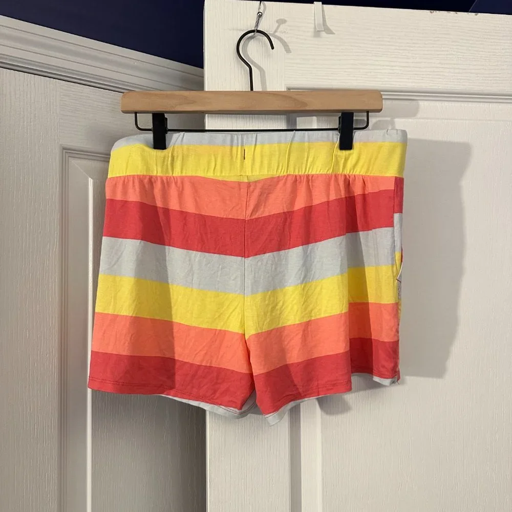 NWOT - Wildfox Lounge Shorts with matching scrunchie - Size Medium - Picture 2 of 3
